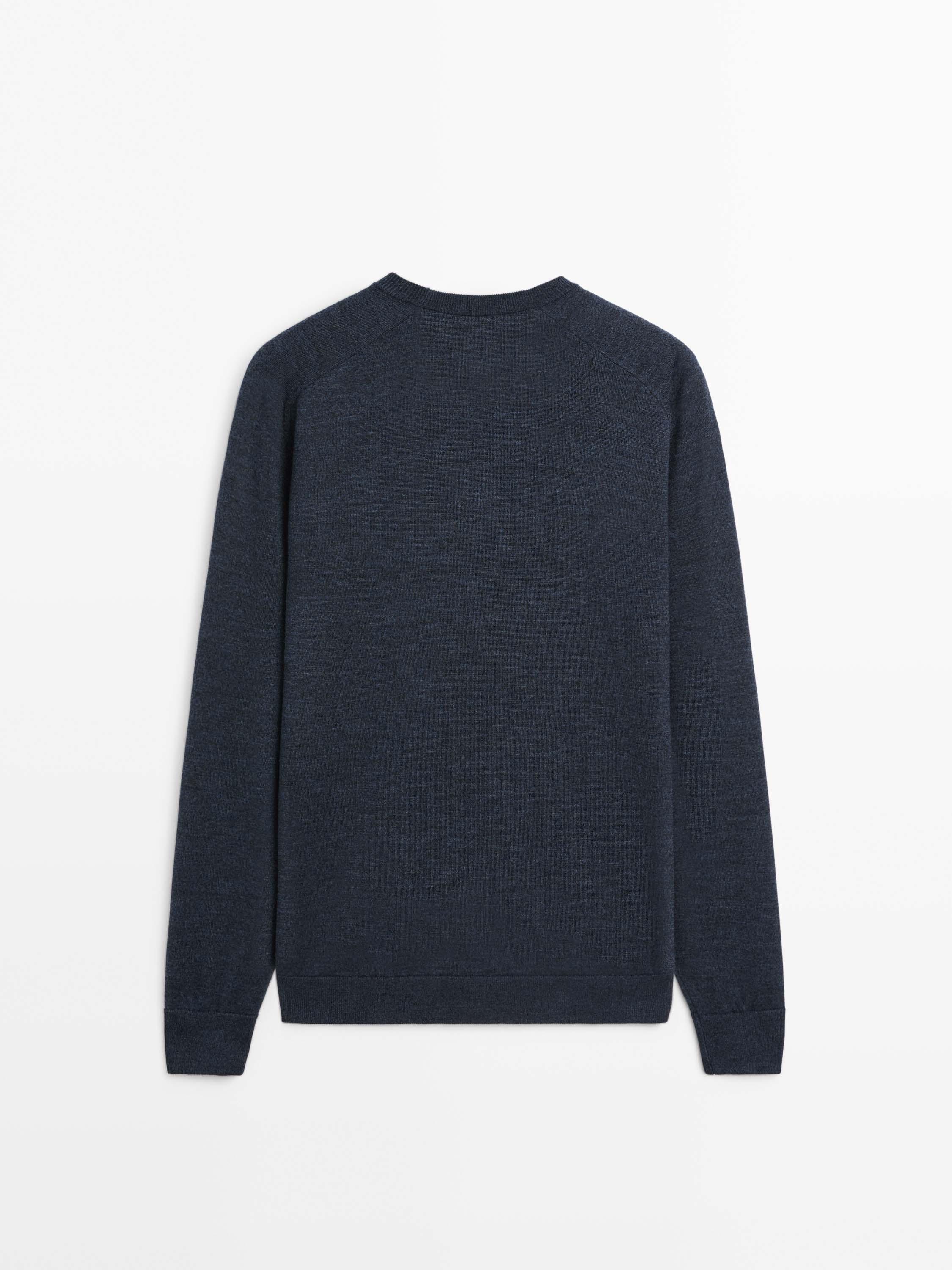 Knit 100% merino wool sweater with crew neck